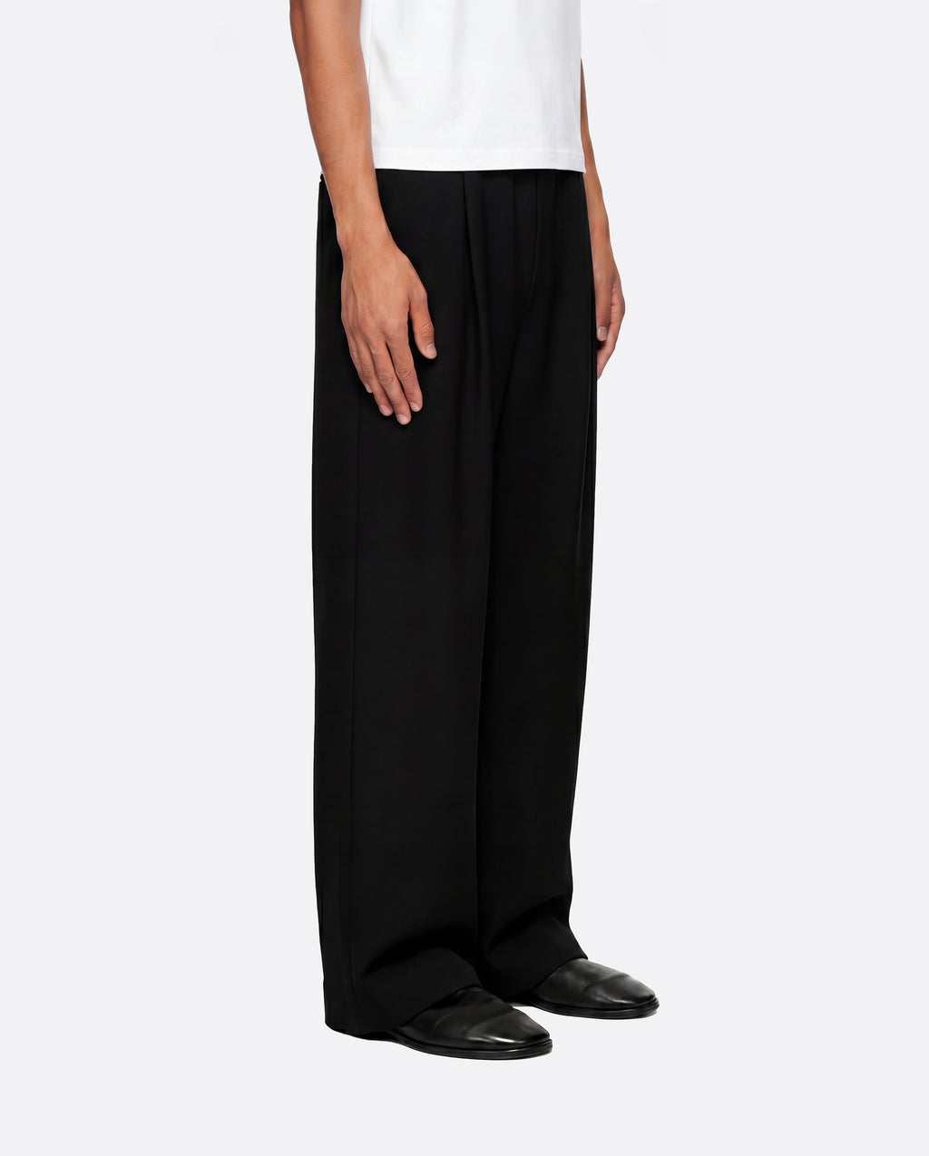 WIDE PLEATED SWEATPANTS - BLACK