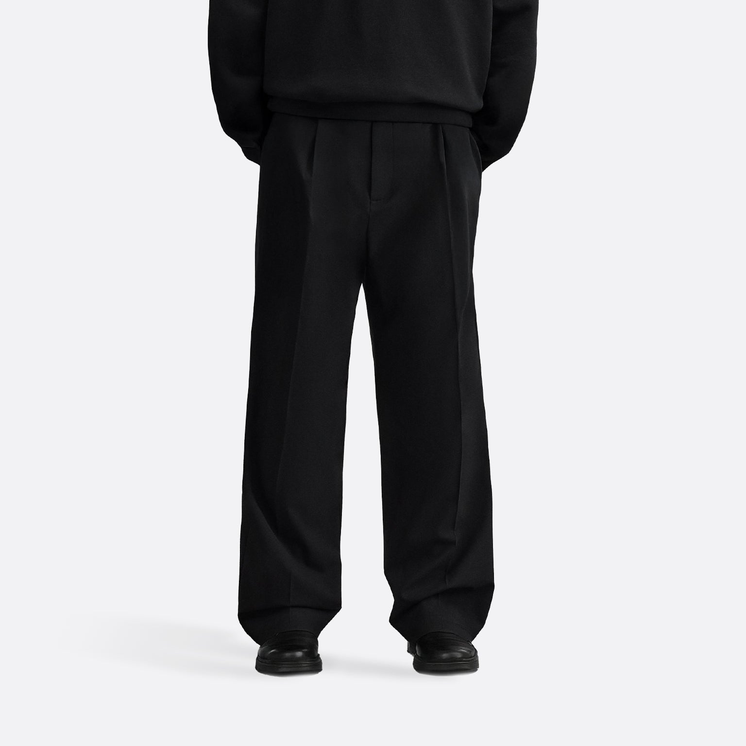 BLACK    PLEATED TROUSER