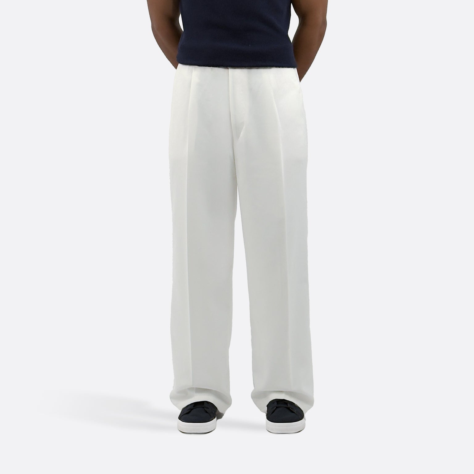WHITE PLEATED TROUSER